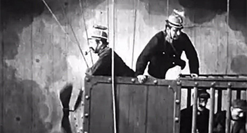 1910_police_in_the_year_2000_006