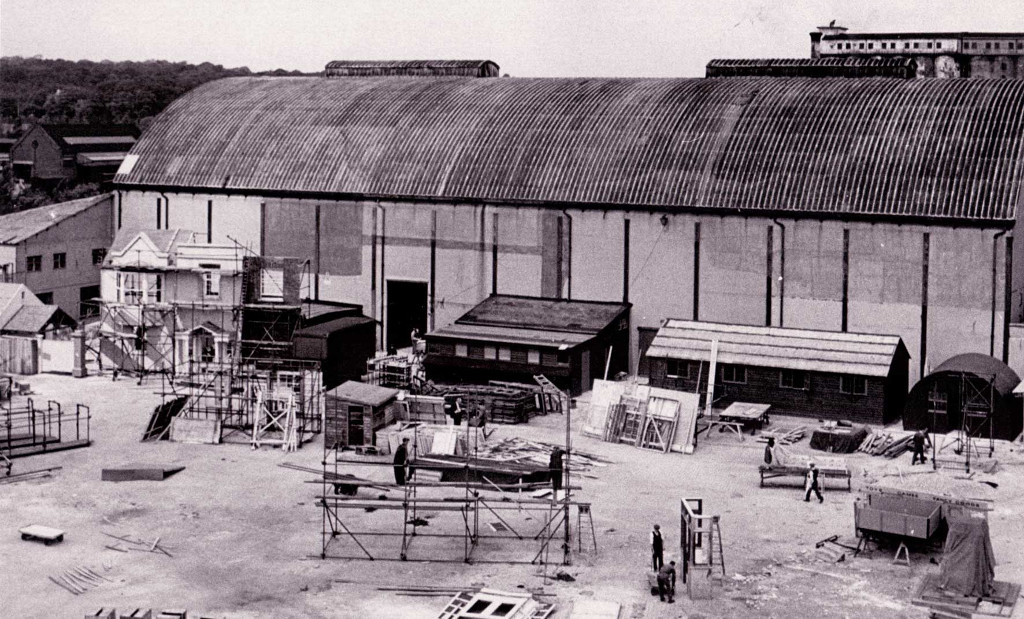 1911_pirates_of_1920_002_welwyn_studios_ca_1930