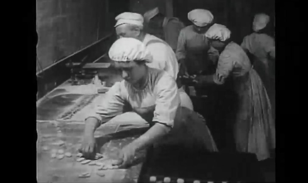 1911_pirates_of_1920_010_visit_to_peek_freans_and_cos_bisquit_works_cricks_martin_1906