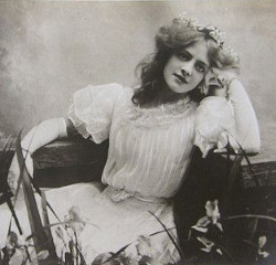 1913_message_from_mars_016_crissie_bell