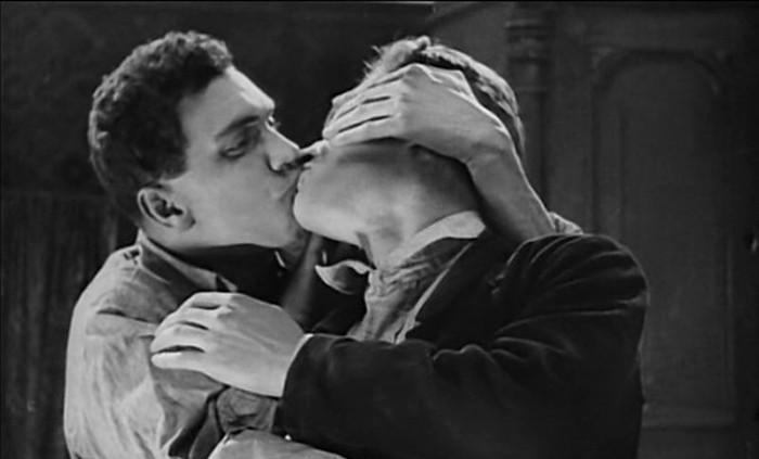 1924_aelita_030_nikolai_batalov_bed_and_sofa_1927