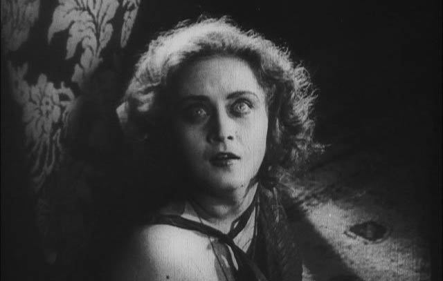 1924_hands_of_orlac_019_alexandra_sorina