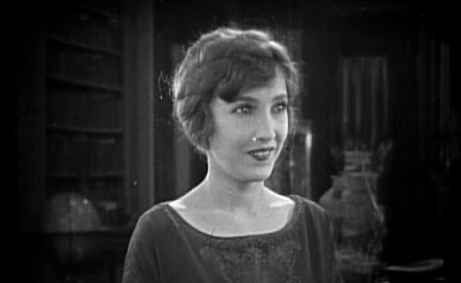 1925_lost_world_023_bessie_love