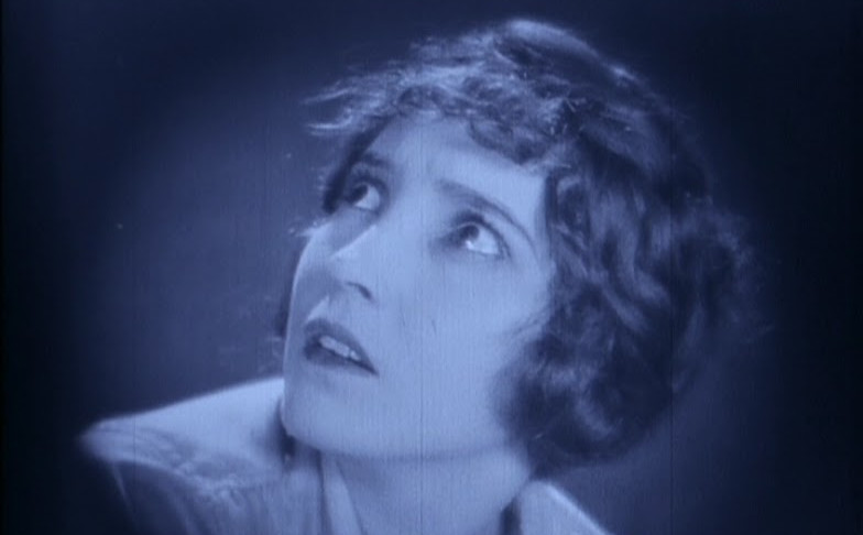 1925_lost_world_024_bessie_love