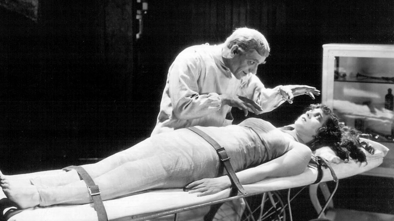 1925_monster_004_lon_chaney_gertrude_olmstead