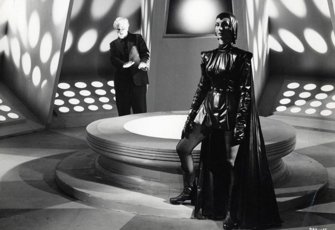 1918_alraune_050_patricia_laffan_devil_girl_from_mars_1954