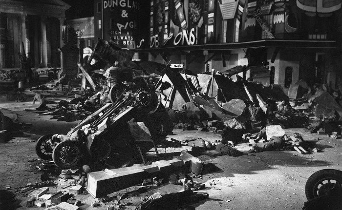 1936_things_to_come_025