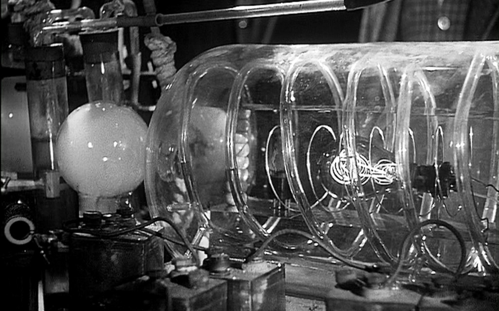 1951_man_in_white_suit_011